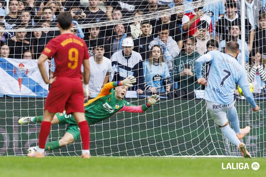 El Valencia CF empieza 2026 con 'verbena' defensiva en Vigo