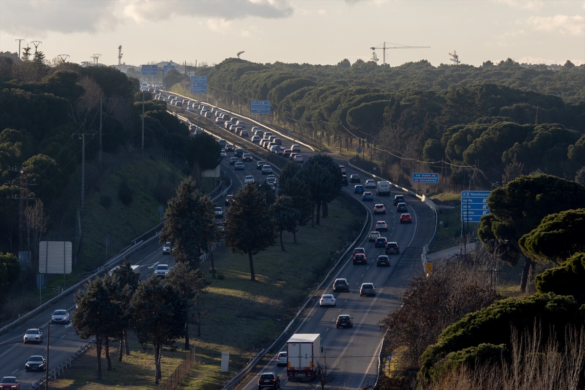 DGT llama a planificar los viajes y extremar la precaución por la borrasca 'Francis' y la llegada de nieve