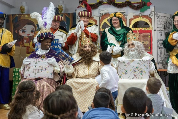 Los Reyes más tempraneros hacen su magia en Cartagena: adelantan la ilusión a este sábado y la ciudad se vuelca con ellos