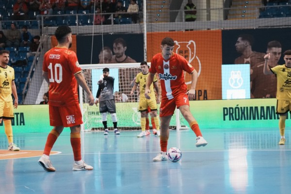 El Jimbee peleará por su tercera Supercopa seguida en la final tras ganar in extremis al Peñíscola