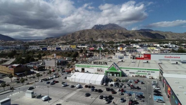 El Bulevar de Finestrat atrae más gasolineras: dos compañías solicitan permiso municipal