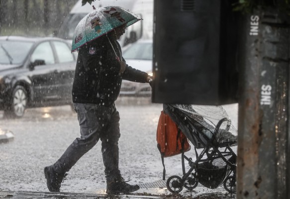 Emergencias mantiene la alerta amarilla por nevadas en el interior y finaliza la naranja por lluvias en Alicante