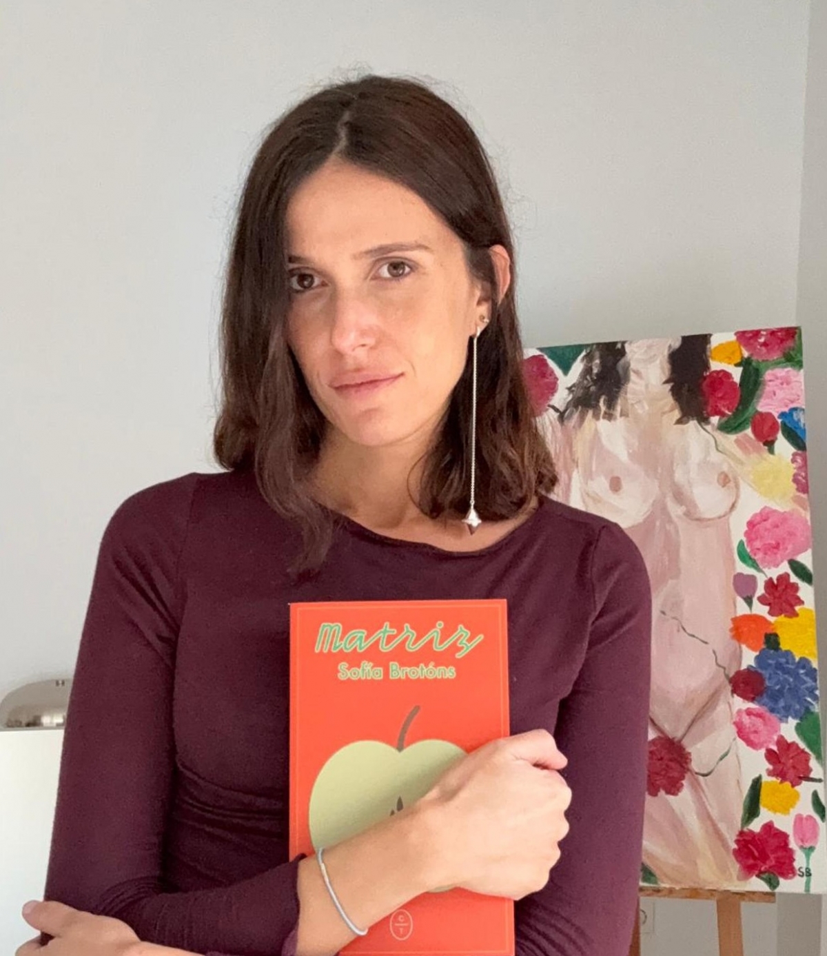 La alicantina Sofía Brotóns retrata a las mujeres que hay tras las madres en su novela 'Matriz'