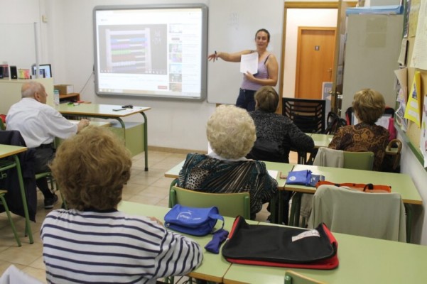 El centro de formación de adultos de Benicàssim crece un 60% en alumnado en cinco años
