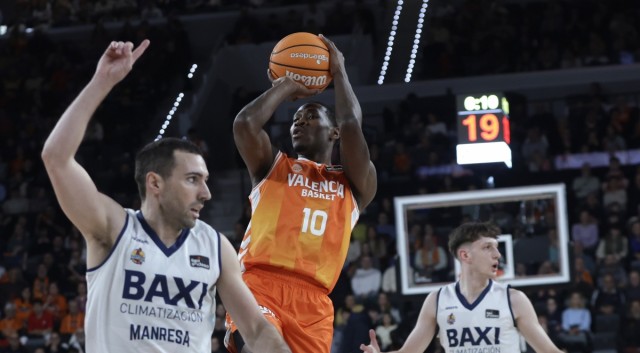 Valencia Basket supera con autoridad a Manresa y mantiene el pulso por el liderato