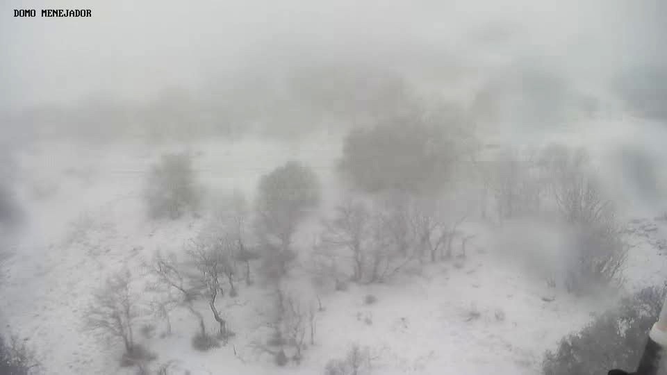 Nieva en la Font Roja y la previsión apunta la posiblidad de que llegue a Alcoy por la noche