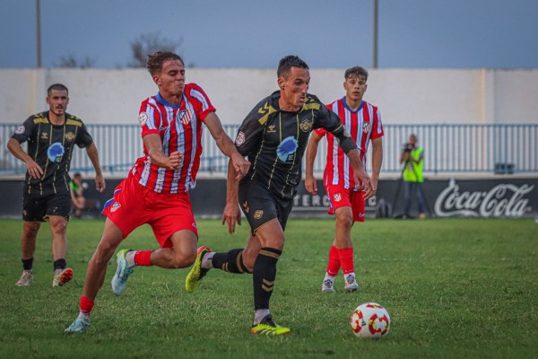 El Intercity pierde el liderato en solitario del grupo al encajar un gol en el minuto 97