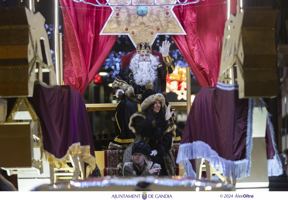 Melchor, en la Cabalgata de Reyes de Gandia de 2024.