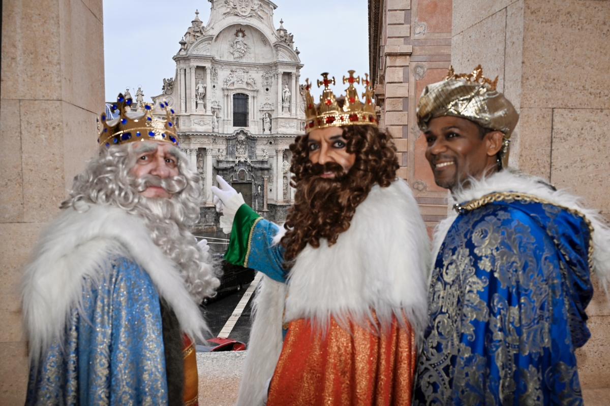 Murcia adelanta a las 16:30 horas la Cabalgata de los Reyes Magos de este lunes para esquivar la lluvia