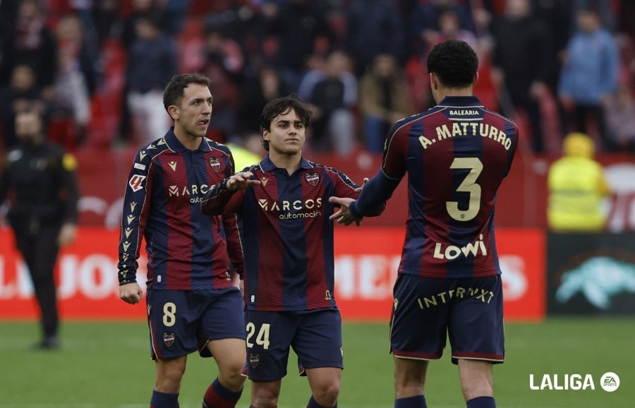 El Levante acaba con una racha de tres meses sin ganar en LaLiga