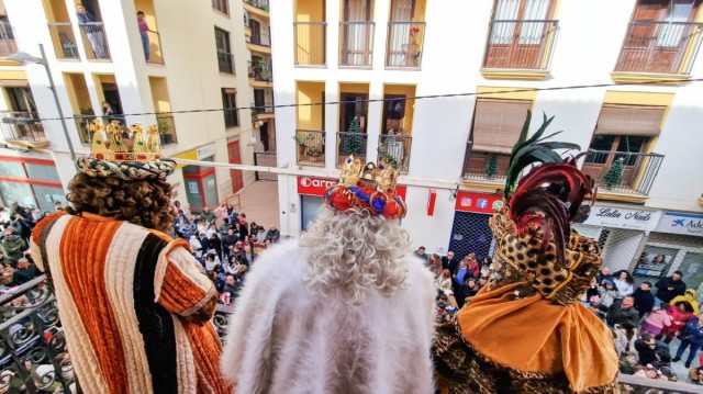La lluvia obliga a trasladar la cabalgata de los Reyes Magos de Lorca al recinto de Ifelor