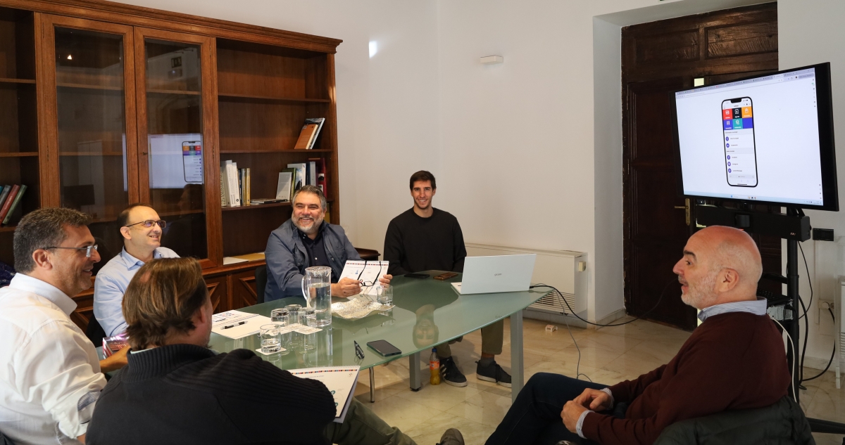 La Diputación comienza a implantar en los ayuntamientos su nueva aplicación de quejas ciudadanas