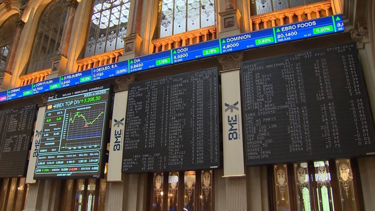 El Ibex 35 sube un 0,3% al mediodía impulsado por Indra y Repsol tras el ataque de EEUU a Venezuela