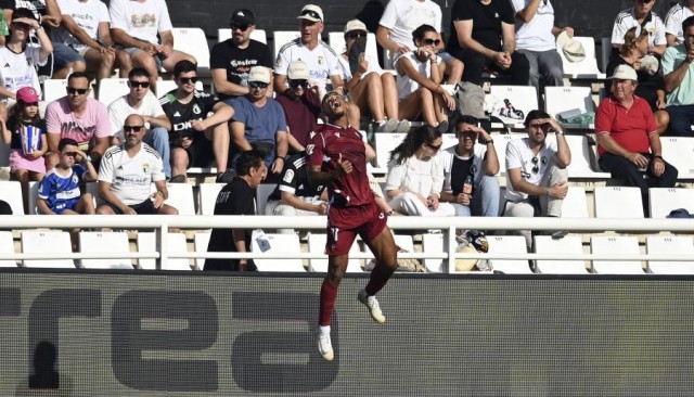 El Castellón rompe al Burgos con dos golazos en la segunda parte y suma su primera victoria 