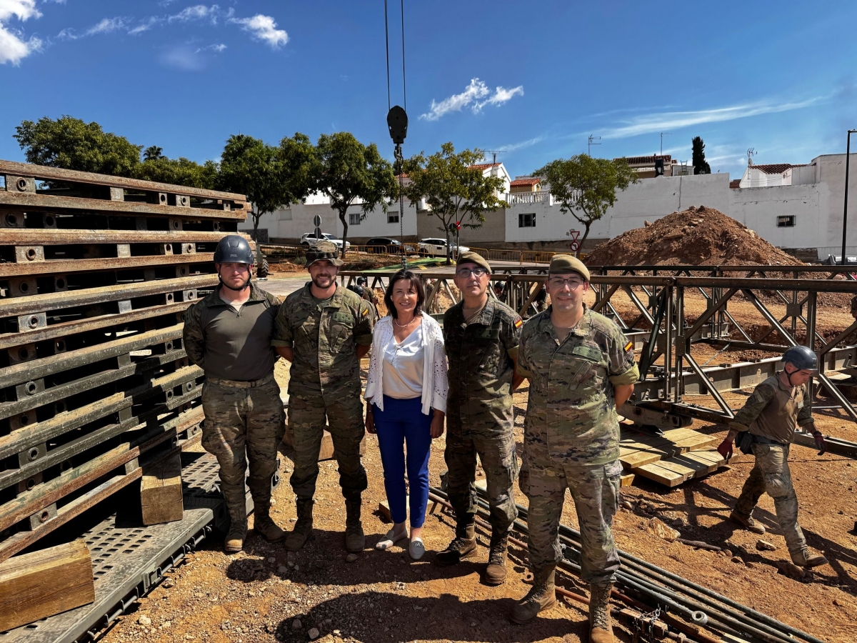 La alcaldesa de Loriguilla recibe la Cruz Blanca del Mérito Militar por su labor en la Dana