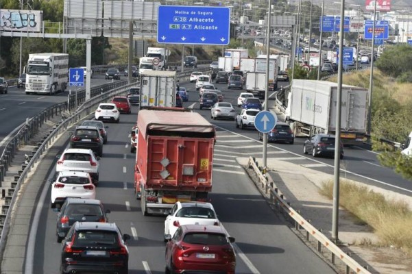 El retorno de las vacaciones concluye con cifras récord en los aeropuertos y tráfico intenso en la carreteras 