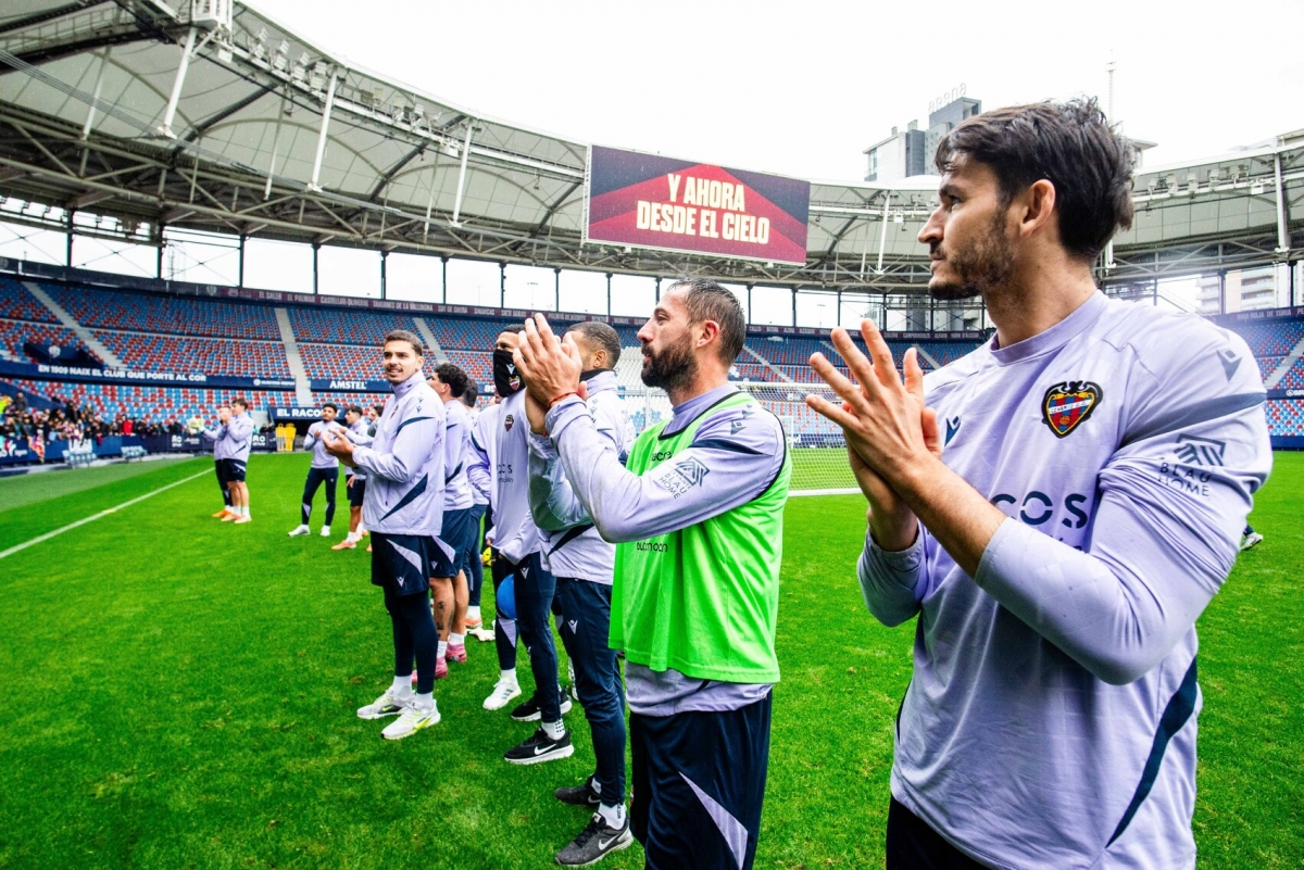 El Levante disfruta de una jornada de puertas abiertas con tres mil seguidores