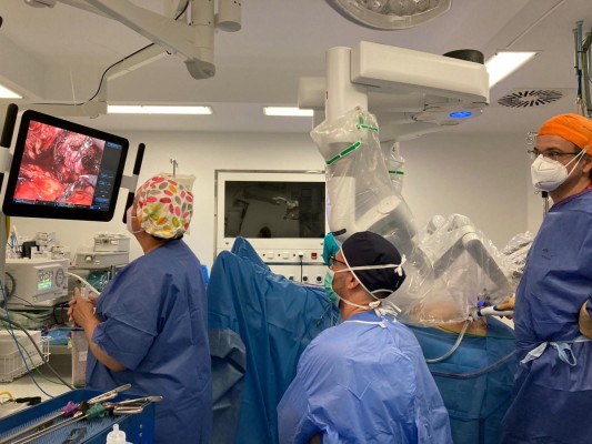 La cirugía robótica se consolida en la Región de Murcia: DaVinci completa más de 5.000 intervenciones desde el 2021