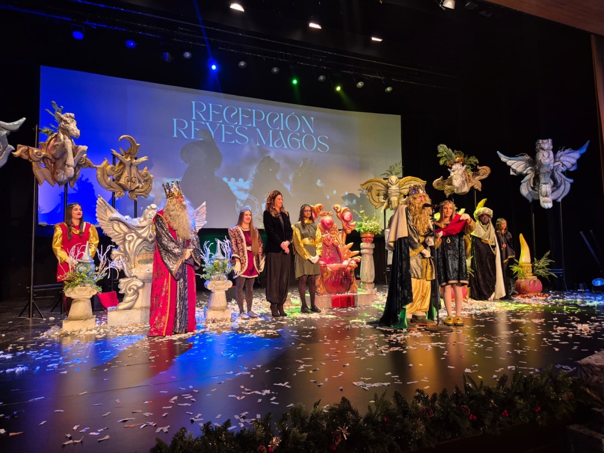 El Teatro Villa de Archena llena sus 500 butacas para recibir a los Reyes Magos