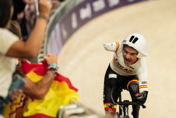 Ricardo Ten y su equipo de velocidad de ciclismo en pista se llevan la plata en París