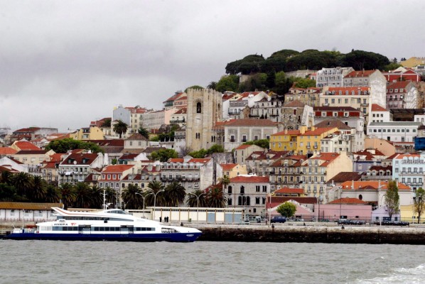 Adiós a la tasa extraordinaria sobre los pisos turísticos en Portugal
