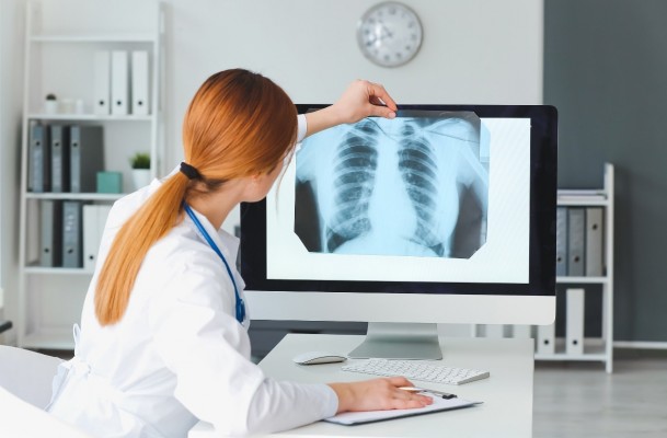 Pacientes de La Fe y el Provincial de Castellón reciben la primera vacuna experimental contra el cáncer de pulmón
