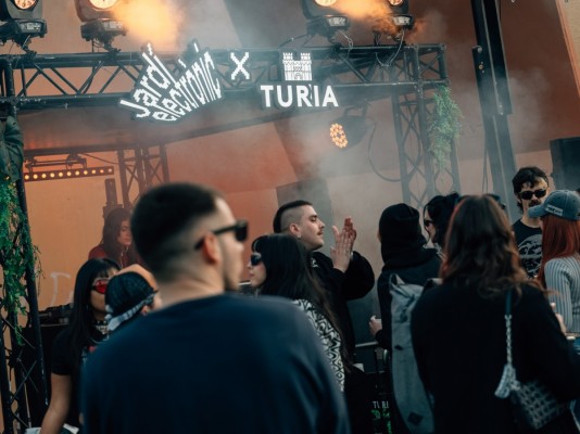 Jardí Electrònic invoca al sol en su primera cita del año