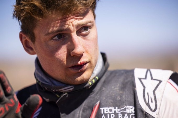 El valenciano Schareina gana la tercera etapa en motos y se acerca al líder Sanders