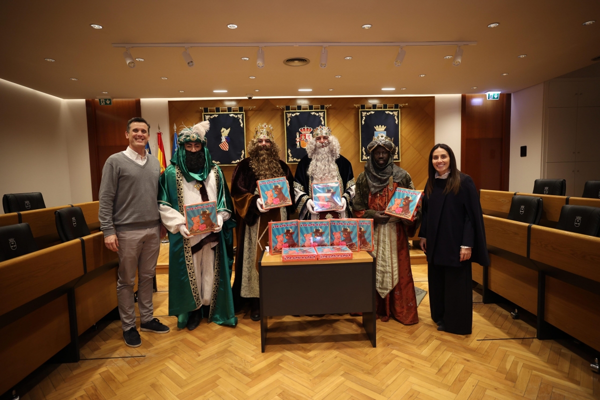 Los Reyes Magos traen a los centros educativos de Burriana el juego de mesa 'De Bou a Bou' 