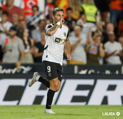 Hugo Duro mantiene su idilio con el gol en Mestalla
