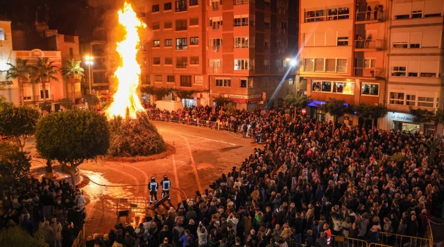 Del encendido de la hoguera a la bendición de animales: Onda ultima los detalles para Sant Antoni