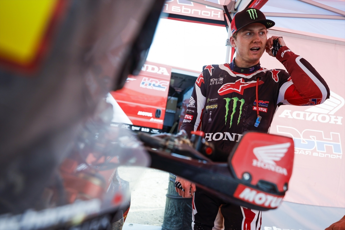 Schareina conquista la etapa maratón y se adueña del liderato del Dakar