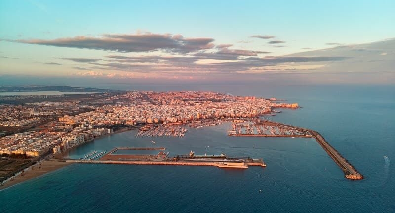 Torrevieja rebasa los 110.000 habitantes: Ucrania se consolida como primera 'colonia' de una comunidad extranjera que no para de crecer