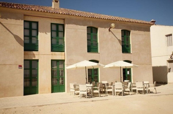 Los Castillo, a un paso de retener la gestión del hotel de Tabarca tras otra renuncia