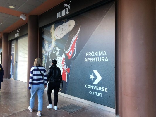 El centro comercial The Outlet Stores suma ahora la moda de Converse en pleno cambio de manos