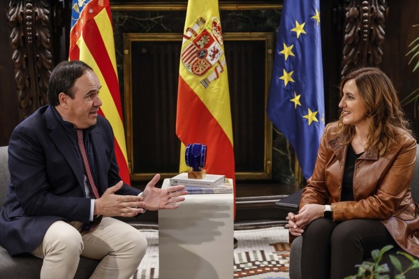 Pérez Llorca aboga por un nuevo plan estratégico para mejorar el transporte en València