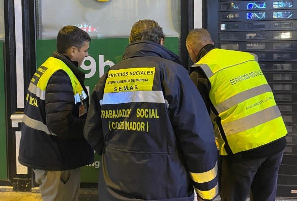 Murcia activa la Operación Frío: reparten bebida caliente, mantas, ropa de abrigo y alimentos