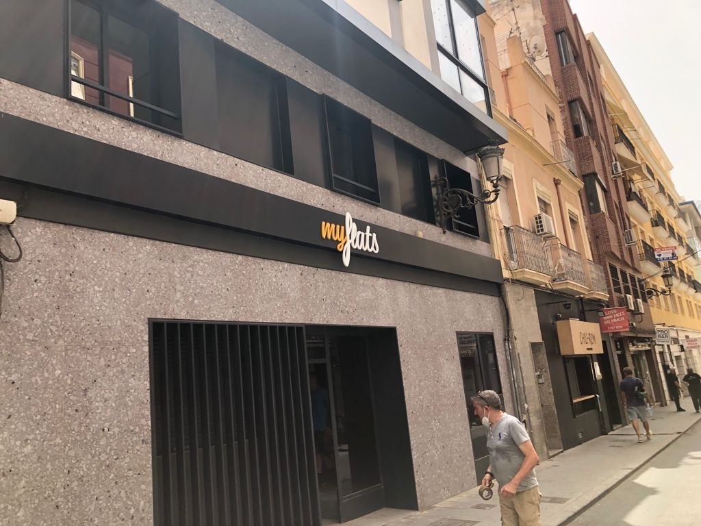 Operación inmobiliaria en el Centro de Alicante: Ktesios vende el bloque turístico de Myflats en Navas