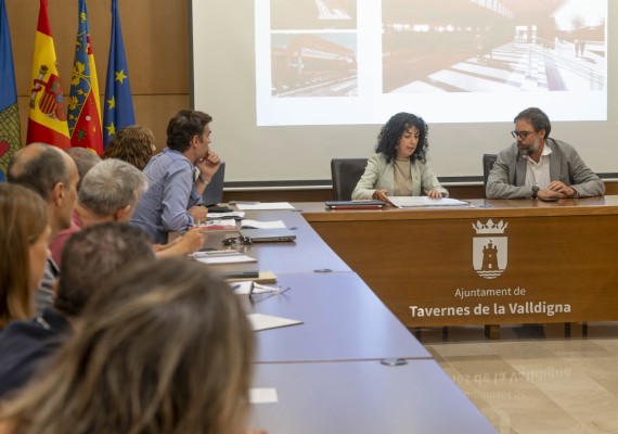 L'Ajuntament de Tavernes celebra l'adjudicació de les obres de l'estació de tren