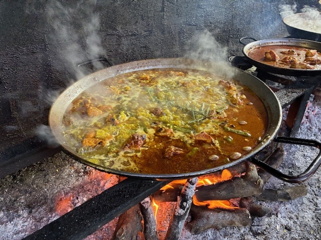 Inauguramos el 26 con la mejor paella a leña a precio de los 90