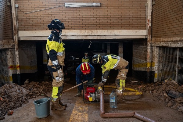 La jueza de la Dana pone el foco en la retirada de los bomberos de la vigilancia de cauces
