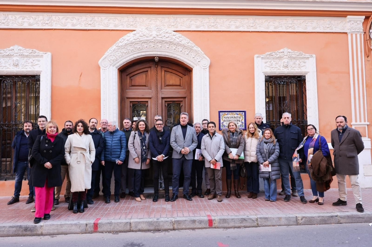 Los alcaldes de los municipios afectados junto al conseller Martínez Mus.