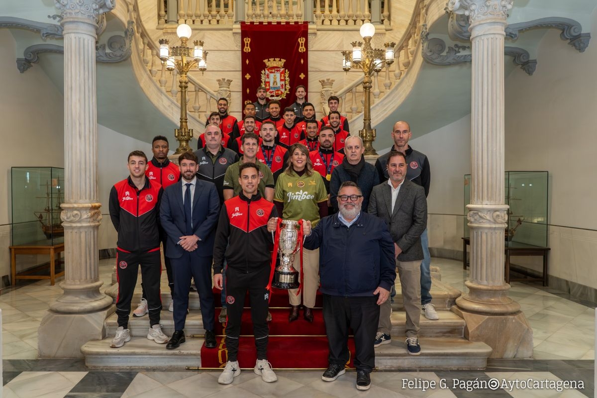 Noelia Arroyo recibe al Jimbee Cartagena Costa Cálida. - Foto: AYUNTAMIENTO DE CARTAGENA Noelia Arroyo recibe al Jimbee Cartagena Costa Cálida.