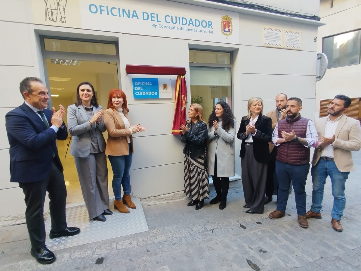 El PP de Alicante salda otra 'deuda' con Vox con el 'estreno' de la oficina de atención al cuidador