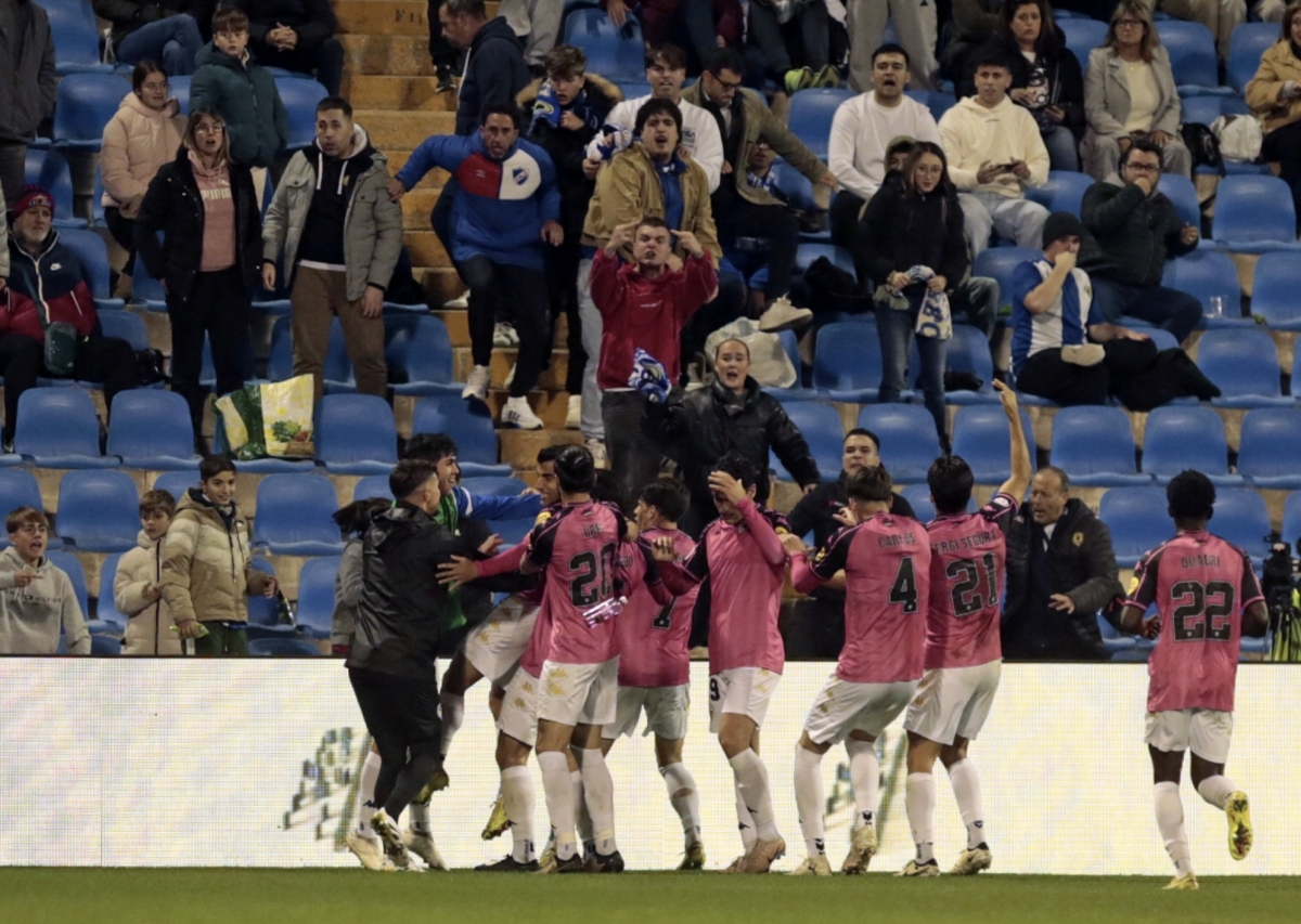 Multa al Hércules CF y clausura del Fondo Norte de Rico Pérez por un partido