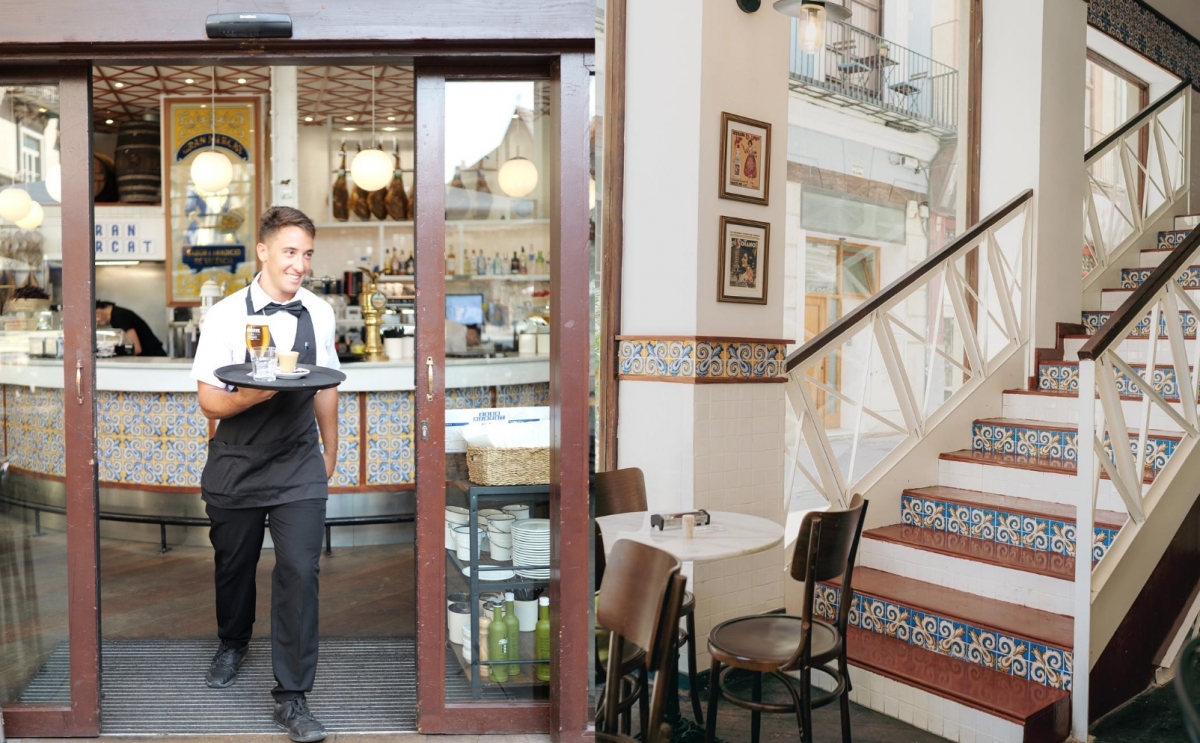 La lectura de por qué en el centro de València hay tantos lugares con apariencia de bares de época 