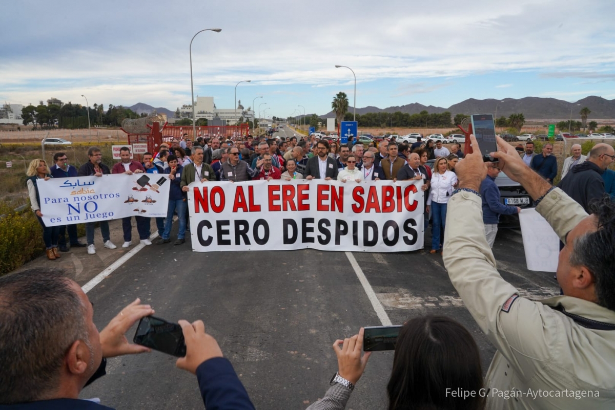 La incertidumbre se apodera de los trabajadores de Sabic en Cartagena ante el cierre de la planta Lexan 1