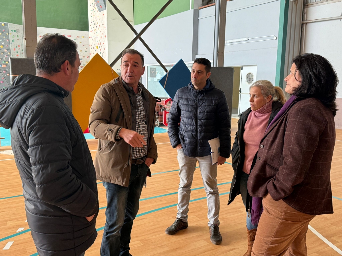 El Ayuntamiento de Riba-roja inicia la cubrición de las pistas de pádel municipales