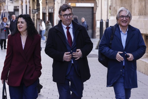 Sindicatos y CEV se muestran 