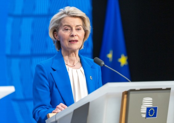 Von der Leyen pide una Europa más independiente económicamente en un orden global 